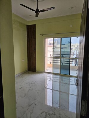 Room in 2 BHK Builder Floor at Hasanganj – for Rent