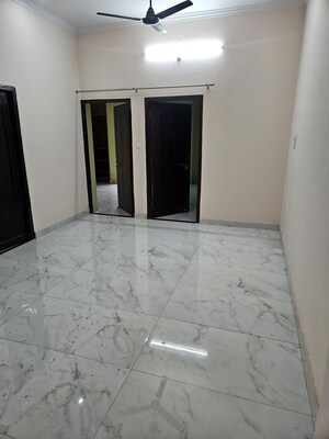 Room in 2 BHK Builder Floor at Hasanganj – for Rent