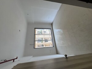 Room in 2 BHK Apartment at Avant Hillway, Goregaon East – for Rent