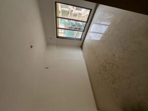 Room in 2 BHK Apartment at Avant Hillway, Goregaon East – for Rent