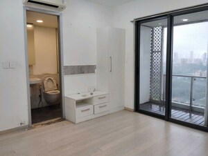 Room in 4 BHK Apartment at Lodha New Cuffe Parade, Wadala – for Sale