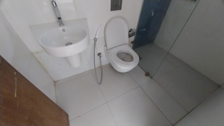 Bathroom, lodha-new-cuffe-parade 3 Bedroom 1319 Sq.Ft. Apartment In Wadala Mumbai 10538034