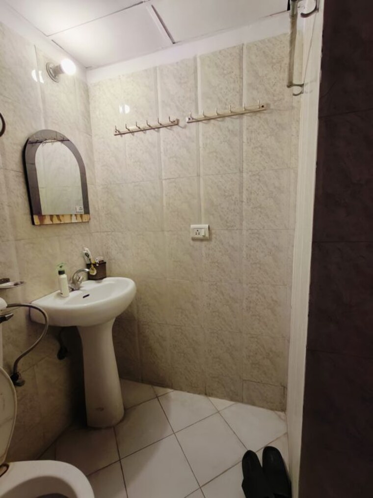 Bathroom, shree-energy-classic-residency 2 Bedroom 920 Sq.Ft. Apartment In Raj Nagar Extension Ghaziabad 10538032