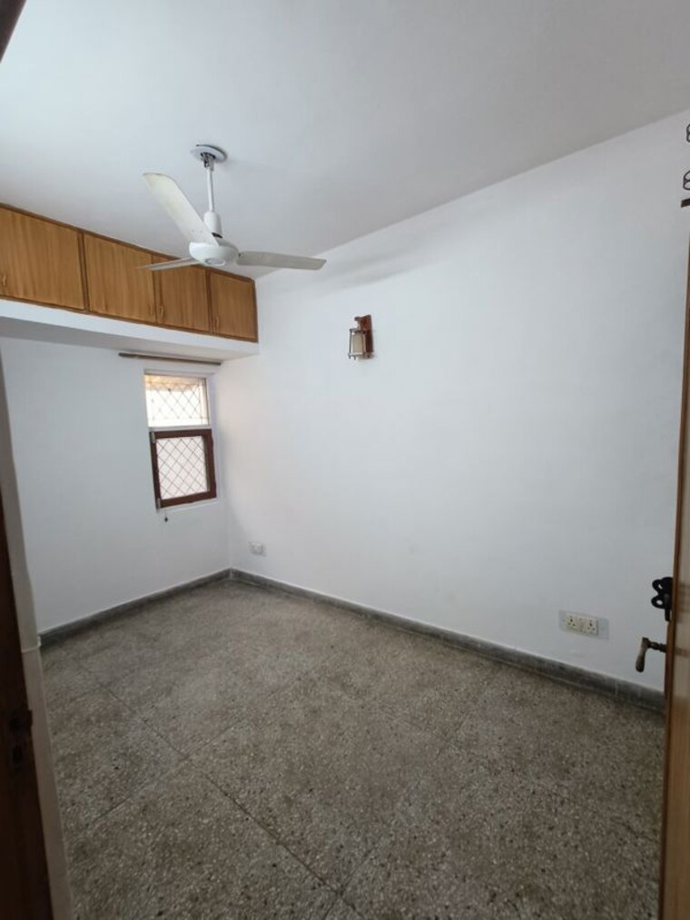Room, east of kailash 2 Bedroom 1000 Sq.Ft. Builder Floor In East Of Kailash Delhi 10538031