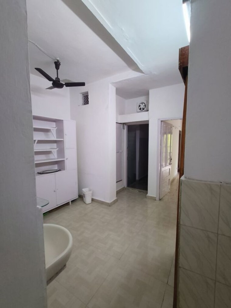Room, east of kailash 2 Bedroom 1000 Sq.Ft. Builder Floor In East Of Kailash Delhi 10538031