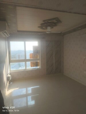 Room in 2 BHK Apartment at Romell Aether, Goregaon East – for Rent