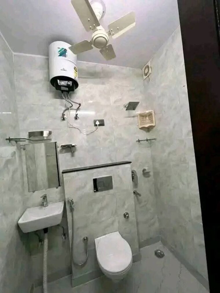 Bathroom, sant nagar 1 RK 490 Sq.Ft. Builder Floor In Sant Nagar Delhi 10538047