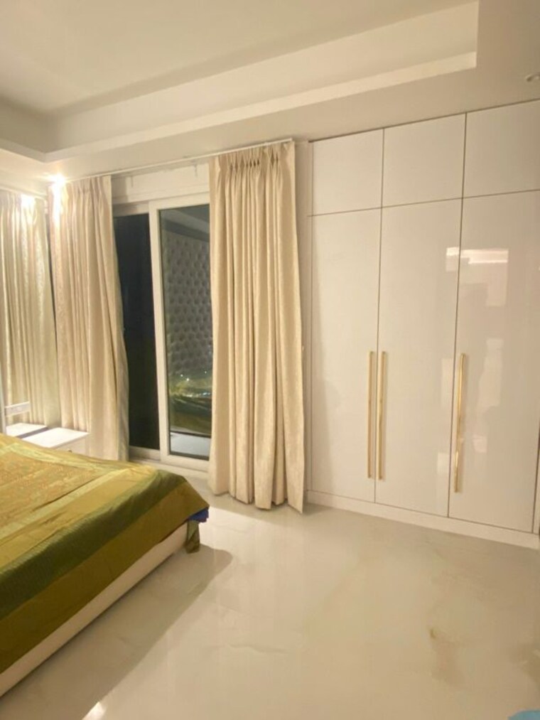 Bedroom, mahagun-mezzaria 4 Bedroom 4400 Sq.Ft. Apartment In Sector 78 Noida 10538073