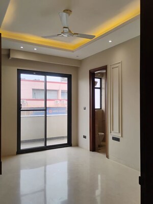 Room in 3 BHK Apartment at Unitech Uniworld Gardens, Sector 47 – for Rent