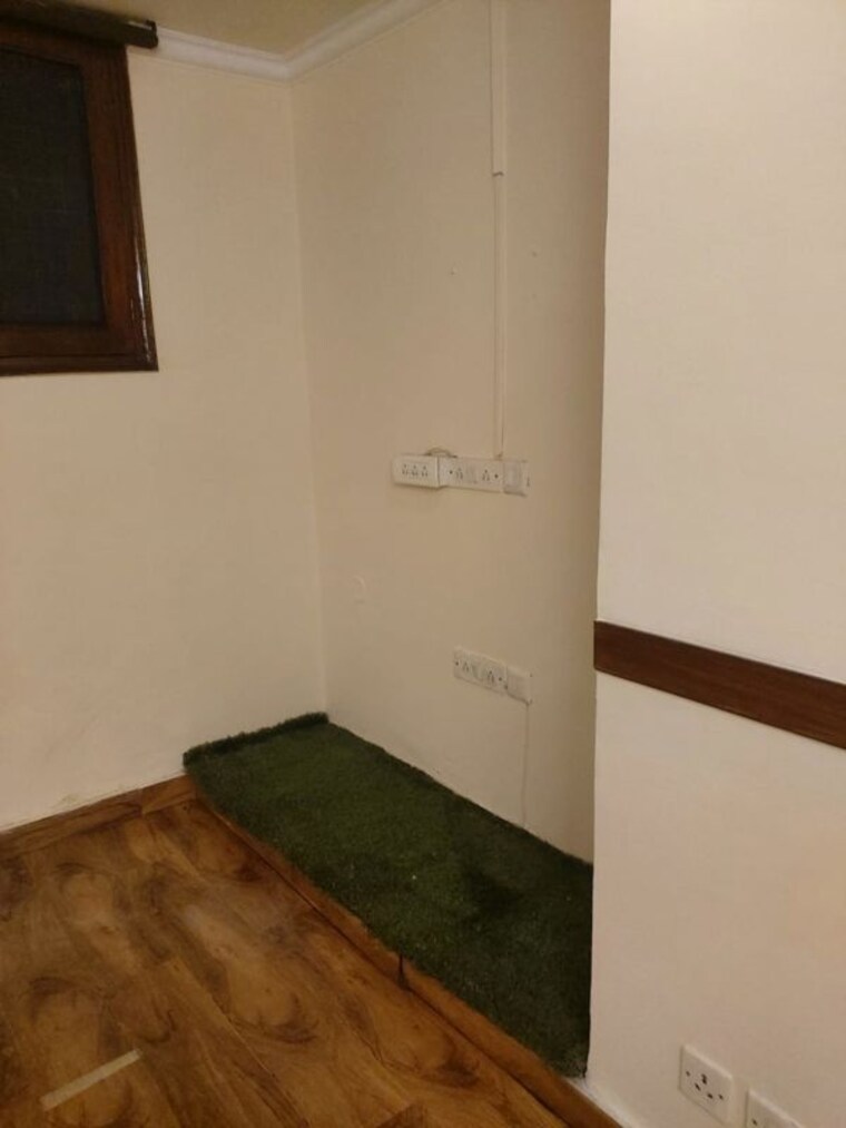 Room, kishan ganj Commercial Office Space 1620 Sq.Ft. In Kishan Ganj Delhi 10538108