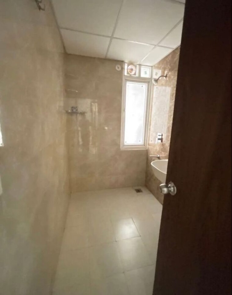 Bathroom, hero-homes-gurgaon 4 Bedroom 2450 Sq.Ft. Apartment In Sector 104 Gurgaon 10538147