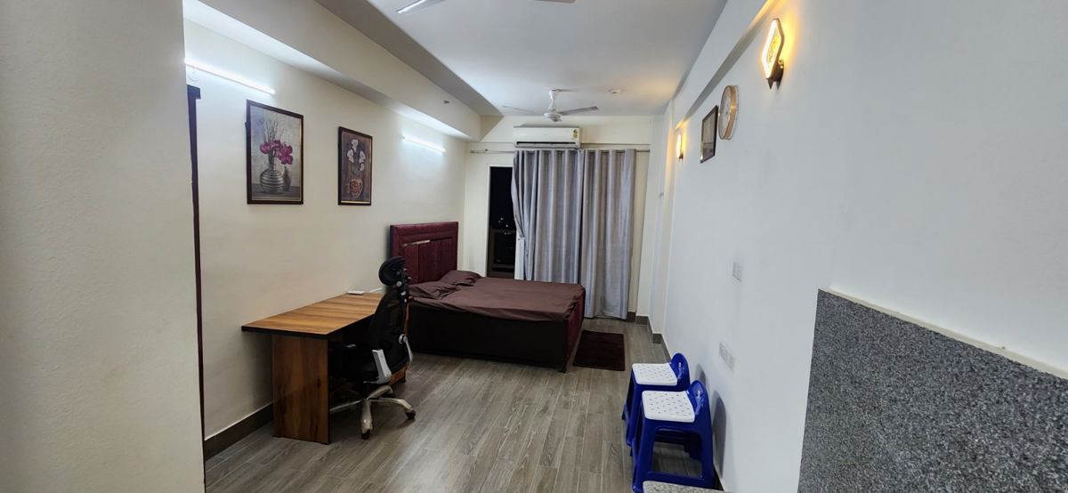 1 BHK 460 Sq.Ft. Builder Floor in Gaur Runway Suites