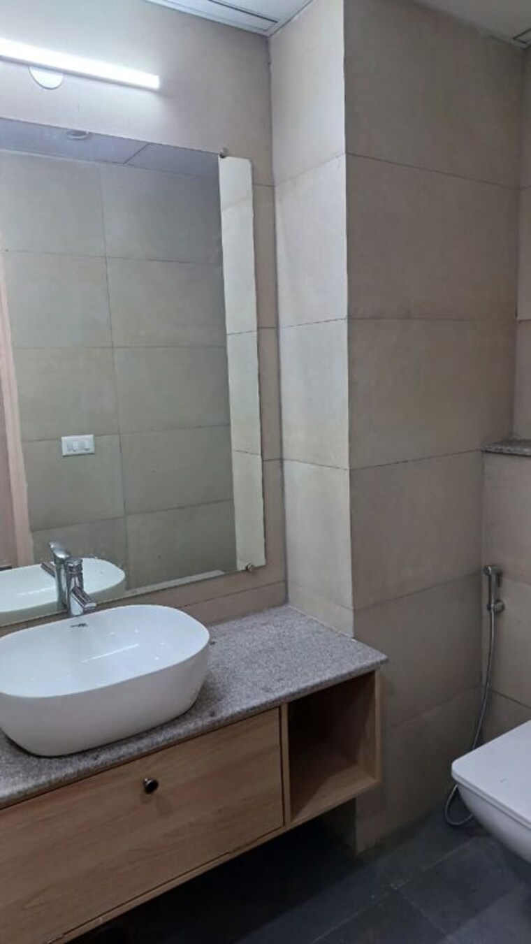 Bathroom, gaur-runway-suites 1 Bedroom 460 Sq.Ft. Builder Floor In Gaur Yamuna City Greater Noida 10538162