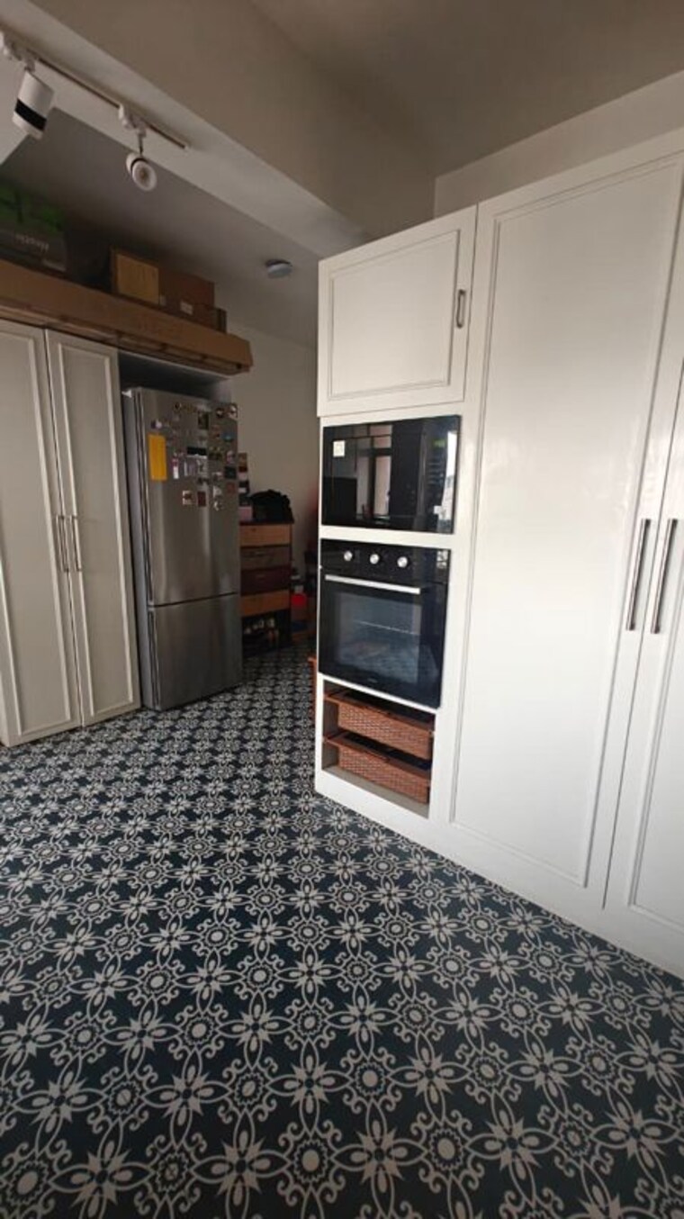 Balcony, land-craft-golf-links-apartment-phase-1 3 Bedroom 1500 Sq.Ft. Apartment In Pandav Nagar Ghaziabad 10538184