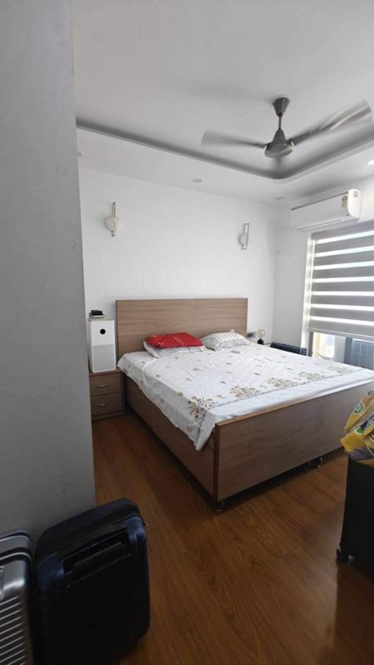 Bedroom, land-craft-golf-links-apartment-phase-1 3 Bedroom 1500 Sq.Ft. Apartment In Pandav Nagar Ghaziabad 10538184