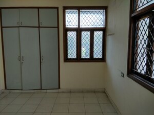 Room in 1.5 BHK Villa at RWA Apartments Sector 37, Sector 37 – for Rent