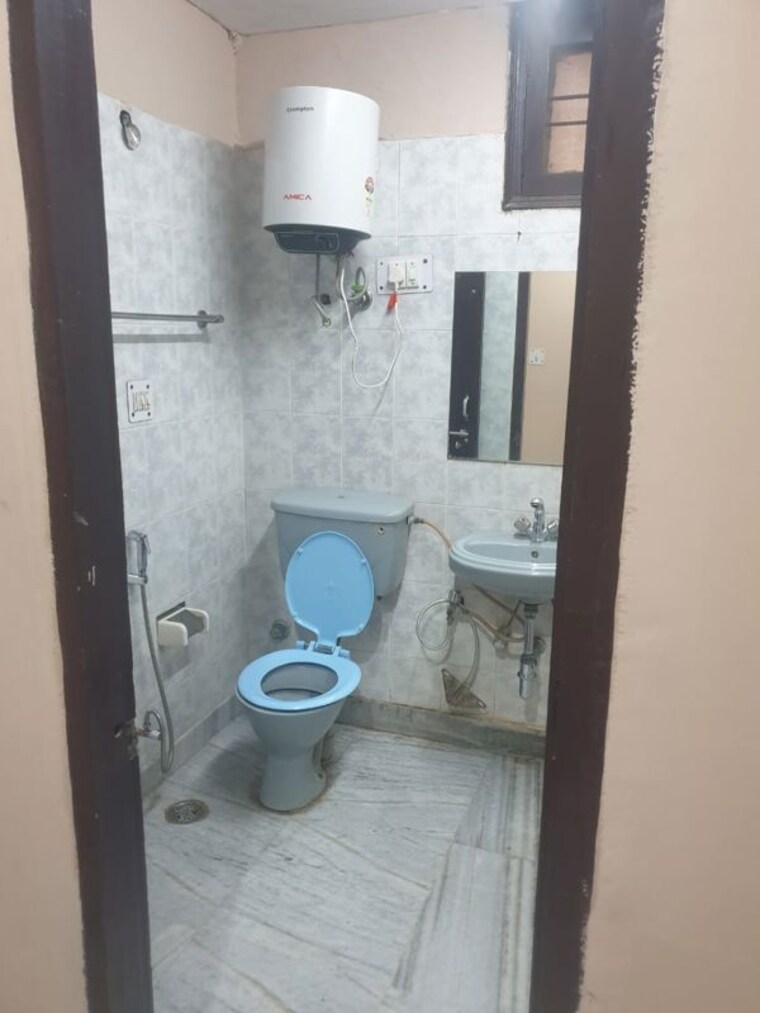 Bathroom, chattarpur 3 Bedroom 1250 Sq.Ft. Builder Floor In Chattarpur Delhi 10538212