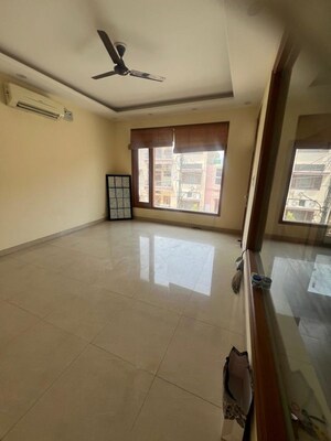 Room in 2 BHK Builder Floor at Sector 44 – for Rent
