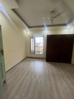 2 BHK Builder Floor For Rent in Sector 44