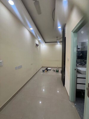 Room in 2 BHK Builder Floor at Sector 44 – for Rent