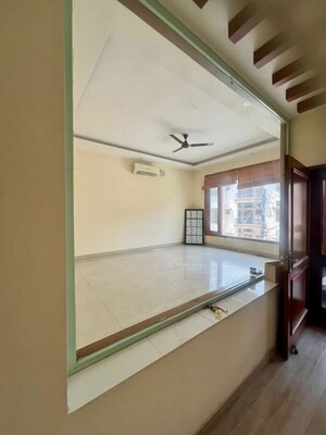 Room in 2 BHK Builder Floor at Sector 44 – for Rent