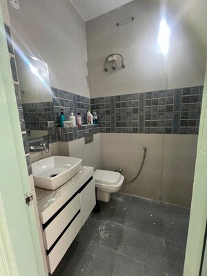 Attached Bathroom in 2 BHK Builder Floor at Sector 44 – for Rent