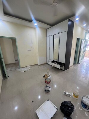 Room in 2 BHK Builder Floor at Sector 44 – for Rent