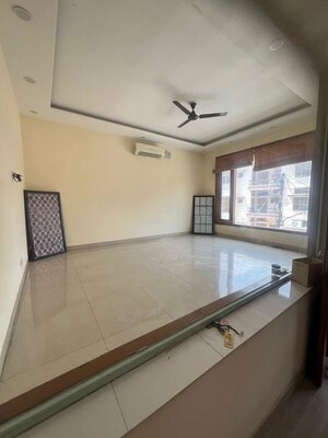 Room in 2 BHK Builder Floor at Sector 44 – for Rent