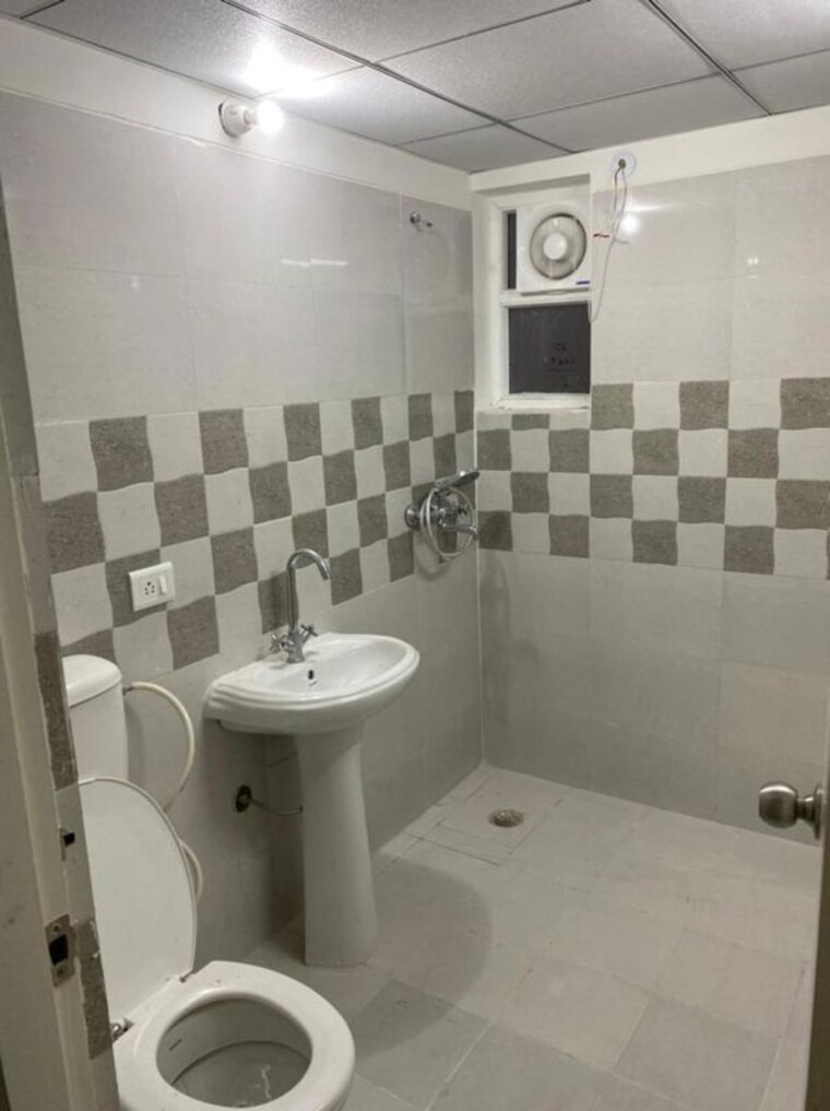 Bathroom, gaur-city-1st-avenue 2 Bedroom 935 Sq.Ft. Apartment In Sector 4 Greater Noida Greater Noida 10538265