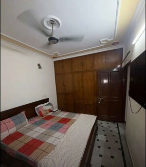 Room in 3 BHK Builder Floor at Sector 49 – for Rent