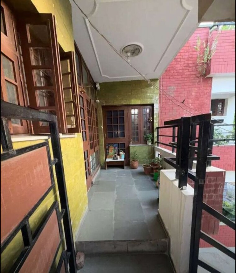 Balcony, sector 49 3 Bedroom 950 Sq.Ft. Builder Floor In Sector 49 Chandigarh 10538283