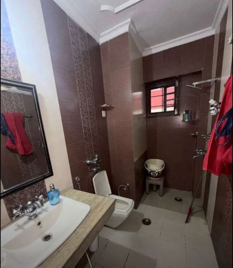 Attached Bathroom, sector 49 3 Bedroom 950 Sq.Ft. Builder Floor In Sector 49 Chandigarh 10538283