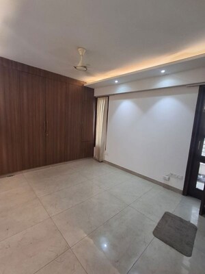 Room in 2.5 BHK Apartment at Unitech The Residences Sector 33, Sector 33 – for Rent