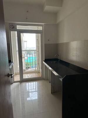 Room in 2 BHK Apartment at Lodha Amara, Kolshet Road – for Rent