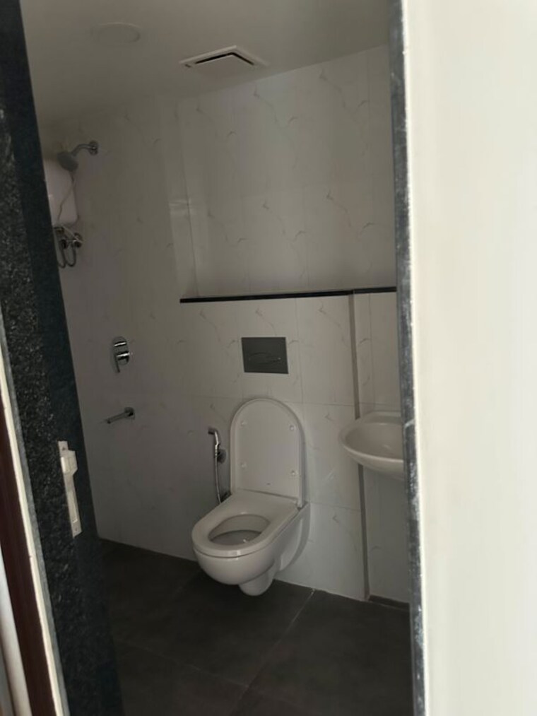 Bathroom, lodha-amara 2 Bedroom 750 Sq.Ft. Apartment In Kolshet Road Thane 10538320