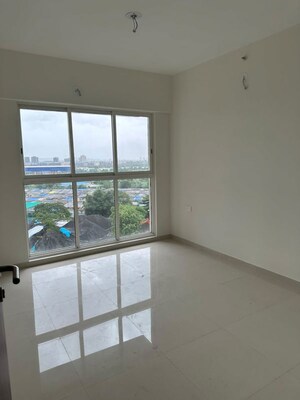 Room in 2 BHK Apartment at Lodha Amara, Kolshet Road – for Rent