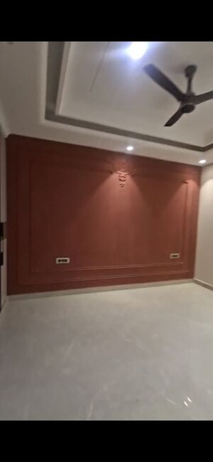 Room in 3 BHK Builder Floor at Parklands, Sector 85 – for Sale