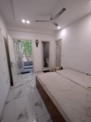 Team Area in 2 BHK Builder Floor at SAS Tower, Sector 38 – for Rent