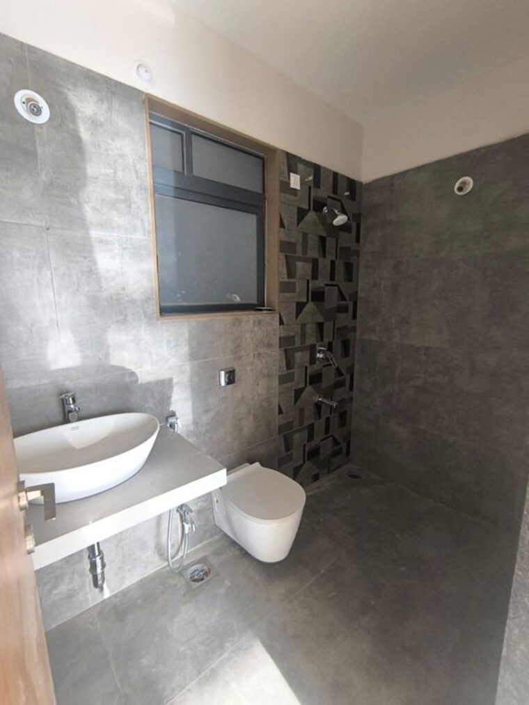 Bathroom, austin-one 4 Bedroom 1750 Sq.Ft. Apartment In Pimple Saudagar Pune 10538332
