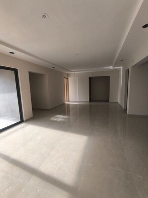 Room in 4 BHK Apartment at Austin One, Pimple Saudagar – for Rent