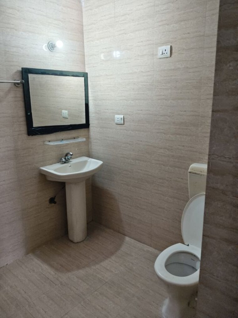 Bathroom, rwa-apartments-sector-52 2 Bedroom 1000 Sq.Ft. Independent House In Sector 52 Noida 10538348