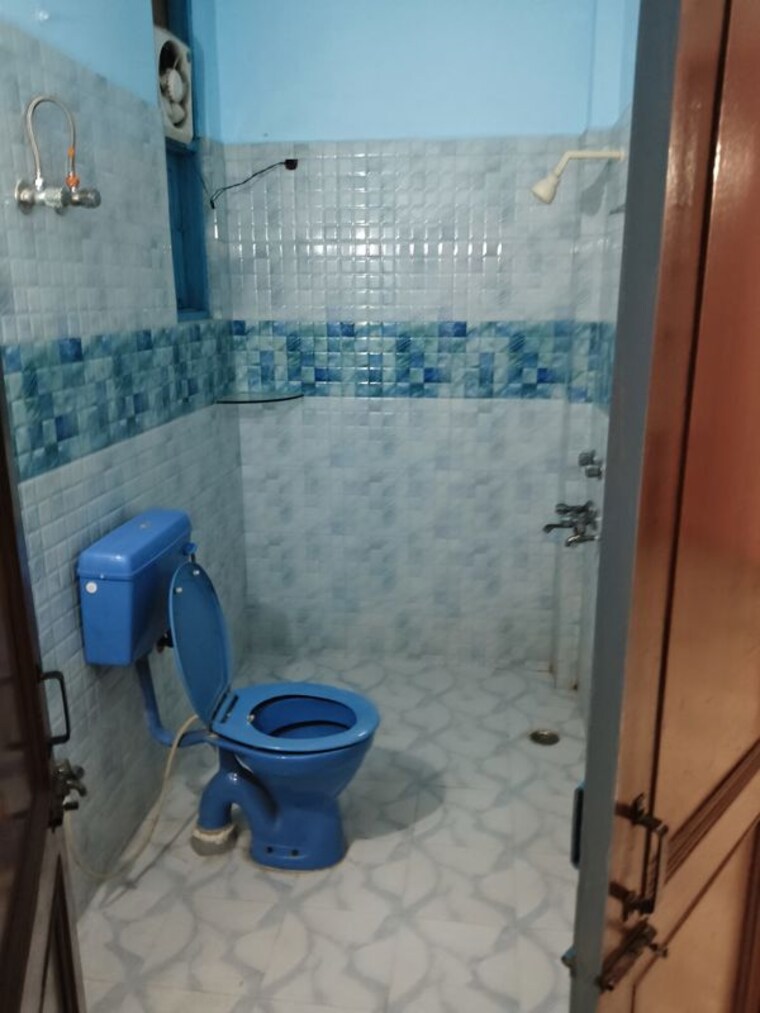 Bathroom, rwa-apartments-sector-52 2 Bedroom 1000 Sq.Ft. Independent House In Sector 52 Noida 10538348