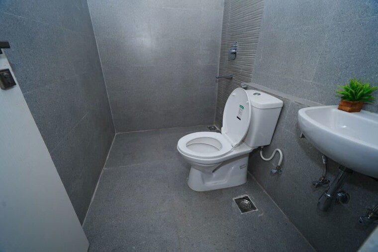 Bathroom, mapsko-royale-ville 3 Bedroom 1790 Sq.Ft. Apartment In Sector 82 Gurgaon 10538376
