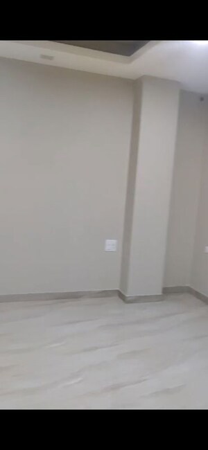 Room in 4 BHK Builder Floor at Dwarka Complex, Sector 16 – for Rent