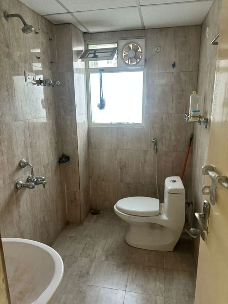 Bathroom, agrani-pratham 3 Bedroom 1411 Sq.Ft. Apartment In Amar Shaheed Path Lucknow 10538342