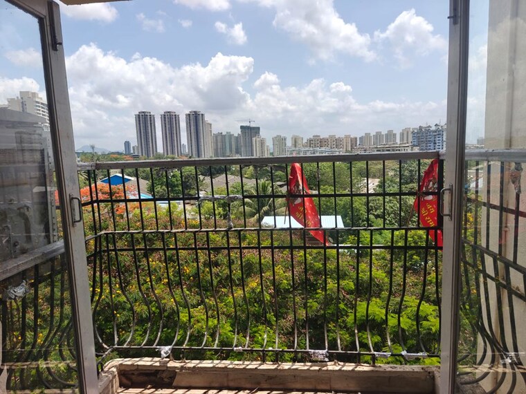 Balcony, raheja-garden-estate-kokanipada 2 Bedroom 700 Sq.Ft. Apartment In Kokanipada Thane 10538358