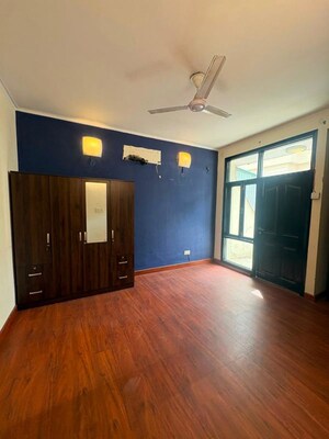 Room in 3 BHK Builder Floor at Ardee City, Sector 52 – for Rent
