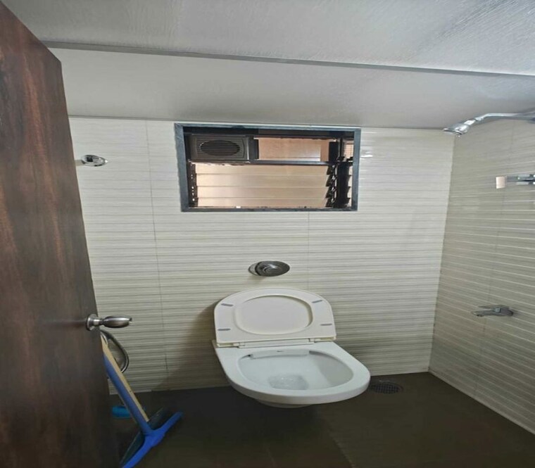 Bathroom, dadar east 1 Bedroom 530 Sq.Ft. Apartment In Dadar East Mumbai 10538402