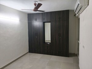 Room in 3 BHK Builder Floor at Ansal Plaza Sector-23, Sector 23 – for Rent