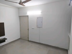 Room in 3 BHK Builder Floor at Ansal Plaza Sector-23, Sector 23 – for Rent